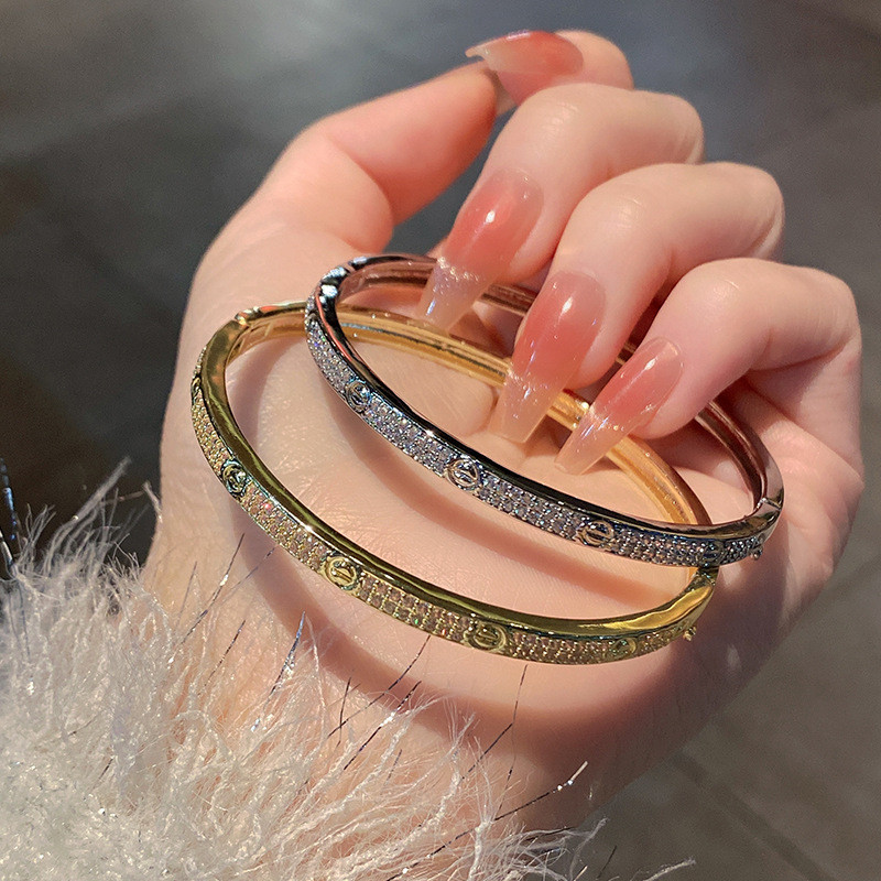 สร้อยข้อมือหญิง Zircon Micro-Inlaid High-End สไตล์หรูหรา