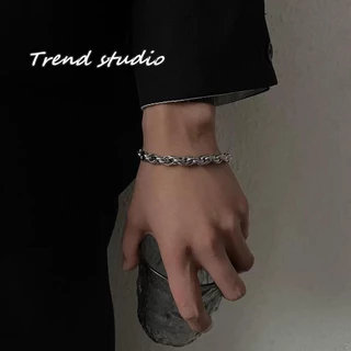 สร้อยข้อมือแบบเกลียวบิดมีสไตล์ การออกแบบที่คดเคี้ยวหลายชั้นสามมิติมาก ทำจากสแตนเลส มีหลายสไตล์ให้เลือก พร้อมส่งจากไทย