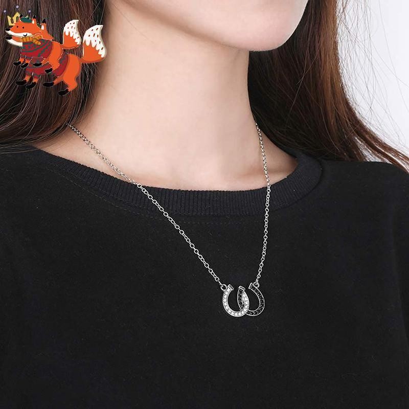 น่ารักสีขาวและสีดําคริสตัลคู่เกือกม้าจี้สร้อยคอ เจพี50324