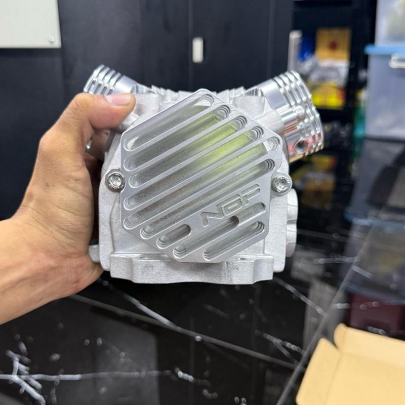 ฝาครอบวาล์ว 125 4v NBP ทรง TTMR  1 ชุด3 ชิ้น มีครีบระบายความร้อนได้ดี มีรูใส่สายระบาย 3รู มี3สีให้เลือกงานNBP ราคา ถูกที่สุด ดีลบีเคเค แกลเลอรีภาพที่ 8