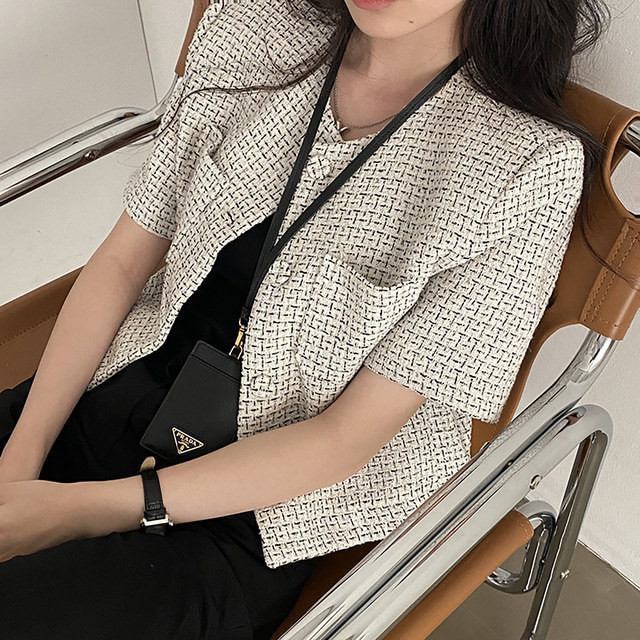 SuySuy พร้อมส่ง เสื้อครอป ผ้าทวิต คอกลม แขนสั้น มีกระเป๋า2ข้าง ผ้าใส่สบาย สไตล์เกาหลี