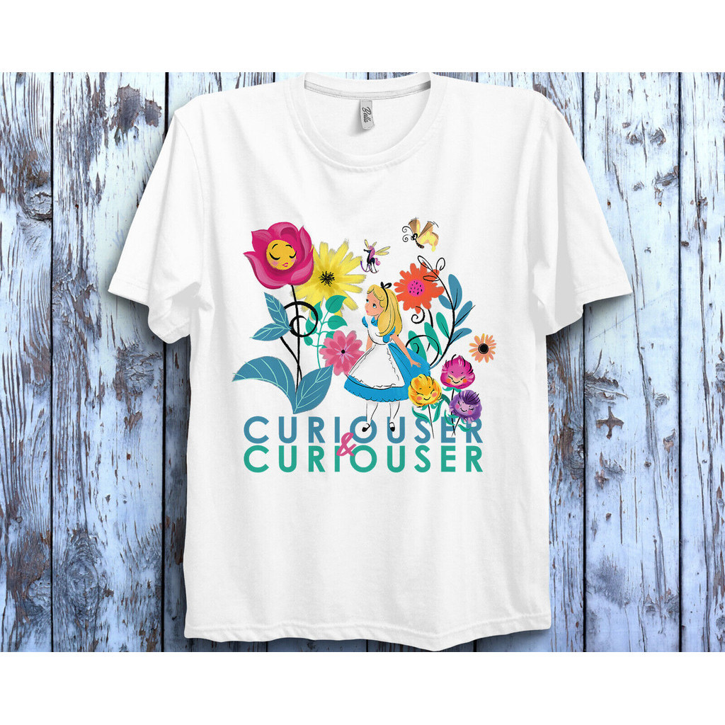 Alice In Wonderland Curiouser Curiouser เสื้อยืด Unisex