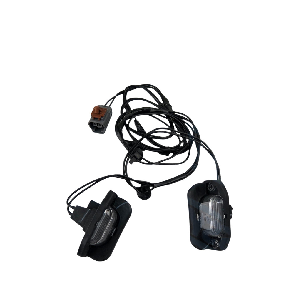 "NEW" OEM ไฟส่องป้าย BT50/12PRO แท้ห้าง พลาสติกตรงรุ่น ใช้แทนอะไหล่ชิ้นเดิมได้เลย