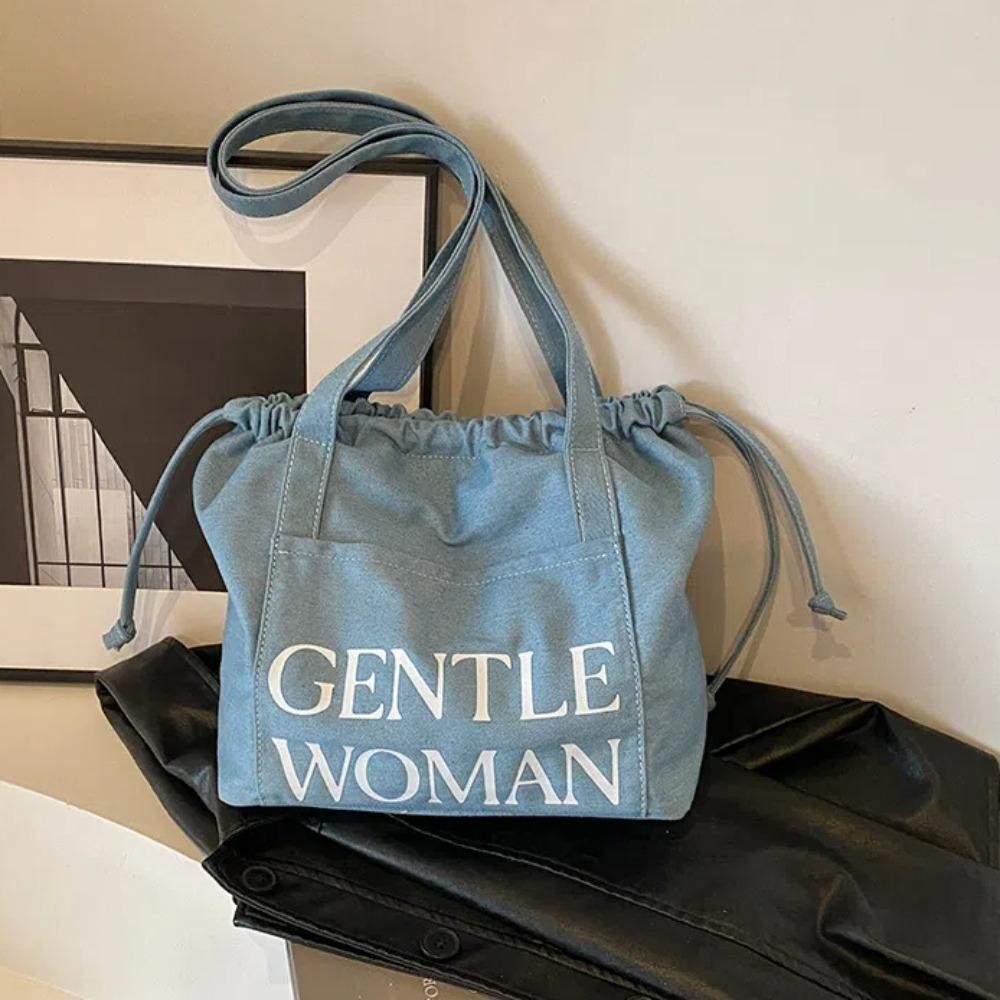 กระเป๋าสะพายไหล่ SEVENHALF Gentlewoman, กระเป๋าผ้าเดนิมหูรูดพิมพ์ลายตัวอักษร, ช้อปปิ้งแม่เหล็กจีบความจุขนาดใหญ่กระเป๋าถังหญิง