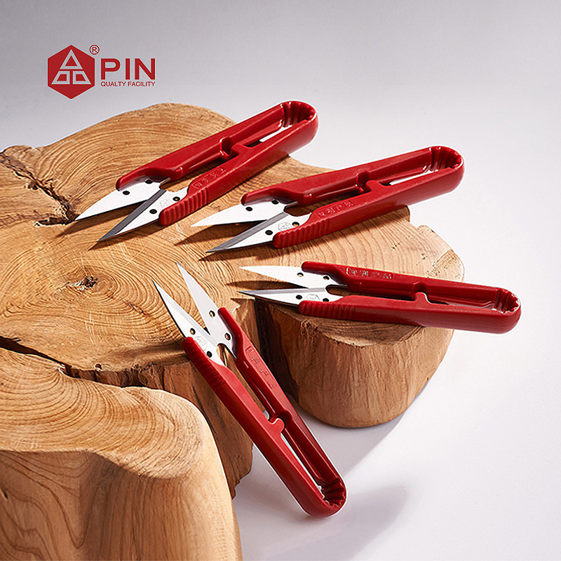 Pin ด้ายจับพลาสติกสีแดงสแตนเลส Snips 10.7 ซม./4.21 นิ้ว & 12.5 ซม./4.92 นิ้ว | เครื่องมือเย็บผ้าและงานฝีมือที่มีความแม่นยําสําหรับการตัดแต่งด้ายอย่างรวดเร็ว