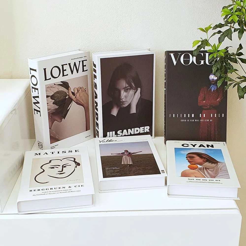 📚หนังสือปลอม ชุด 5 ชิ้น พร็อพถ่ายรูป หนังสือตั้งโชว์ พร็อพหนังสือ ม็อคอัพ ลวดลายสวยงามคมชัดเหมือนจริง พร้อมส่ง