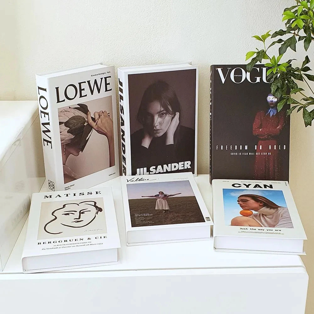📚หนังสือปลอม ชุด 5 ชิ้น พร็อพถ่ายรูป หนังสือตั้งโชว์ พร็อพหนังสือ ม็อคอัพ ลวดลายสวยงามคมชัดเหมือนจริง พร้อมส่ง
