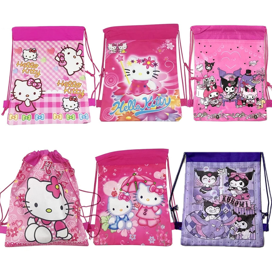 SANRIO ซานริโอ HelloKitty Kuromi ผ้าไม่ทอกระเป๋าหูรูดกระเป๋าเป้สะพายหลังเด็กของขวัญกระเป๋าเด็กผู้หญิงวันเกิดตกแต่งกระเป๋าเป้สะพายหลังกระเป๋าเก็บ