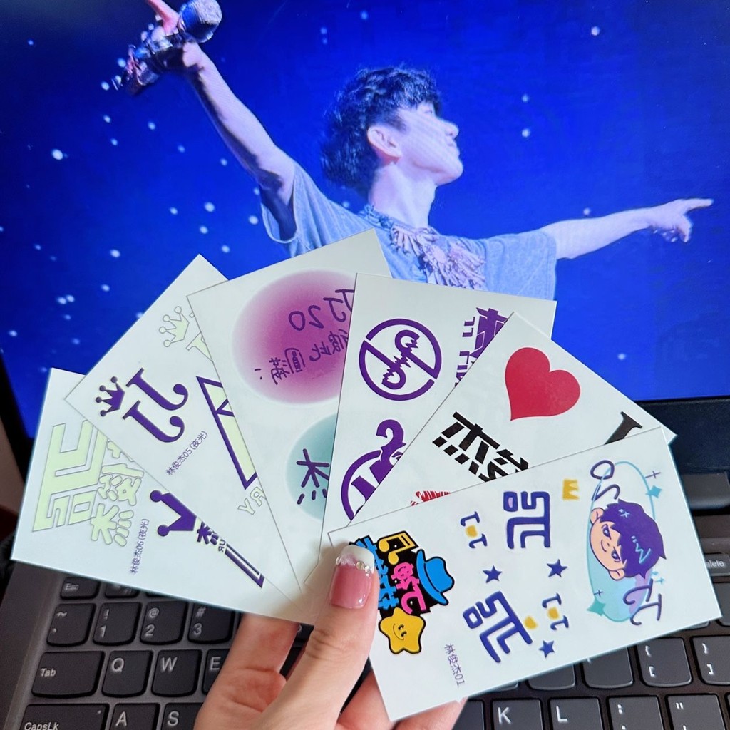 สินค้าที่โดดเด่น Lin Junjie JJ20 คอนเสิร์ตสนับสนุนสติกเกอร์สักส่องสว่างสติกเกอร์สติกเกอร์ใบหน้า Merc