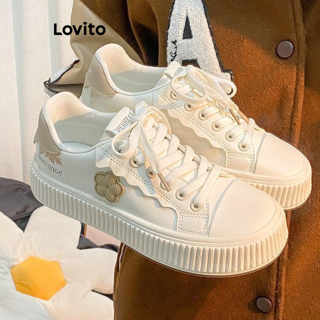 Lovito รองเท้าผ้าใบผู้หญิง แต่งปะ ลายดอกไม้ สีพื้น สไตล์ลำลอง LFA41332