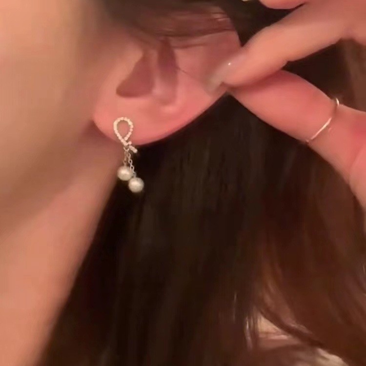 2024 ที่ไม่ซ้ํากันเพชร Knot Stud ต่างหูหรูหรา All-Match Pearl จี้ต่างหูหญิง ราคา ถูกที่สุด ดีลบีเคเค แกลเลอรีภาพที่ 4