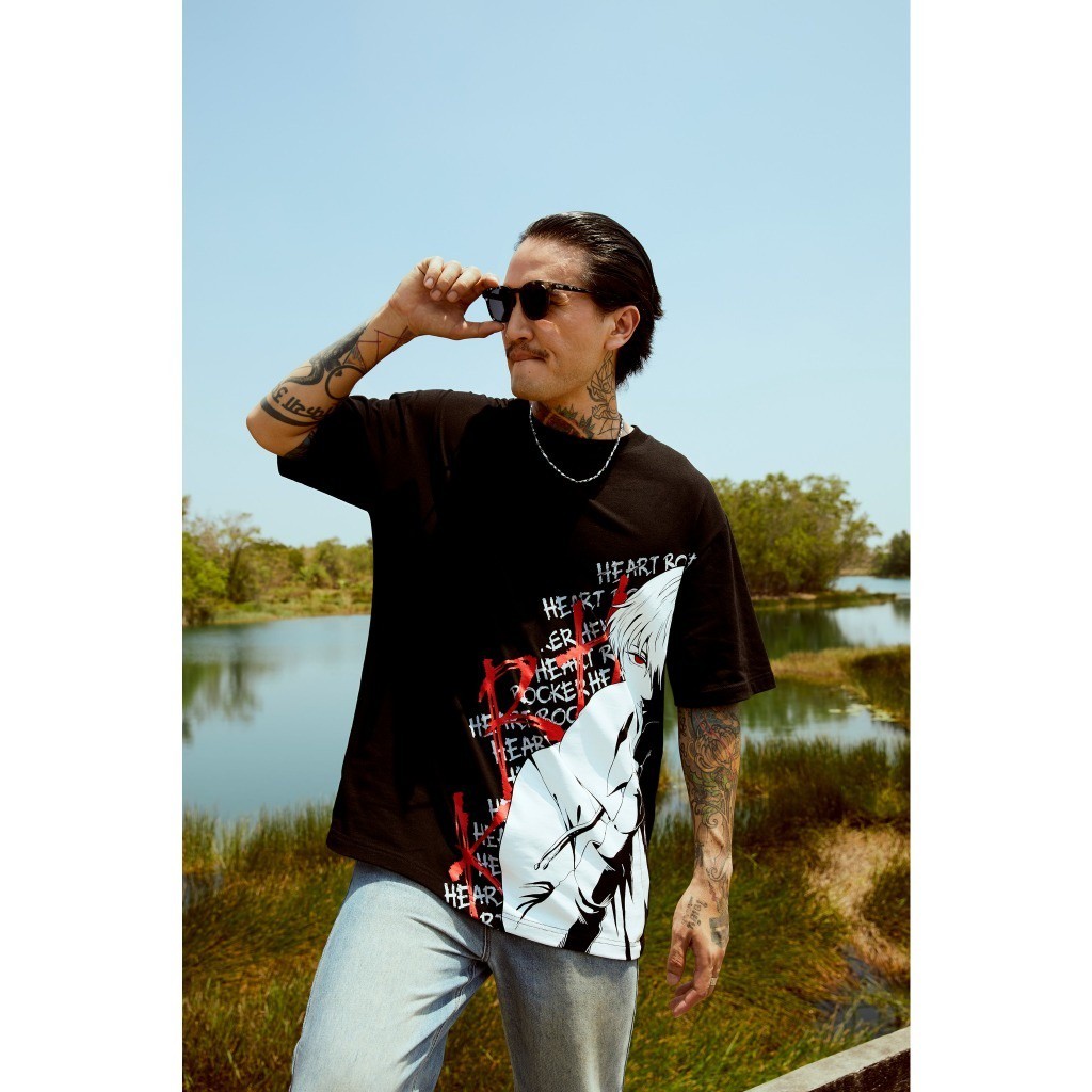 T-ShirtHEARTROCKER TEE 001 เสื้อยืดผ้า Cotton 100% สีดำ สกรีนลายพี่เอกจุ๊ปากแอบมอง S-5XL