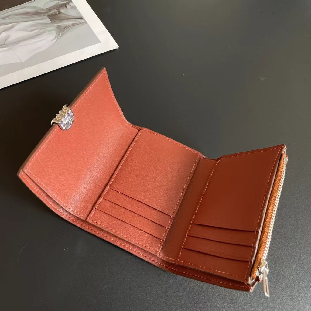 กระเป๋าสตางค์ผู้หญิงหนังแท้รุ่นใหม่ แบบสามพับแฟชั่น ลายฉลุผสมสีสไตล์ลายดอกไม้ - รูปที่ 4