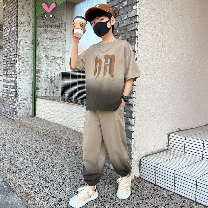 【YAOEENH】120-170เซนติเมตรฤดูใบไม้ผลิชายไล่ระดับสีกีฬาชุดลําลองขนาดกลางขนาดใหญ่เด็กจดหมายหลวมแขนสั้นกางเกงชุดสองชิ้นพร้อมสต็อกจัดส่งที่รวดเร็ว