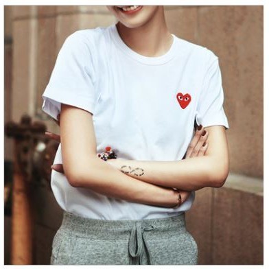 Flash Sale ลดราคา 7 วันเท่านั้น*จำนวนจำกัด*เสื้อยืดแขนสั้นสีพื้นแดงปักลายหัวใจPlay