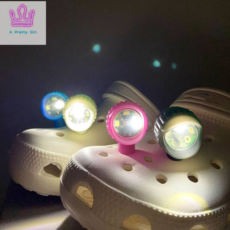 A Pretty Girl รองเท้ากันน้ํา Outdoor Camping Crocs Ch ผู้ใหญ่เด็กรองเท้าตกแต่ง Jibbitz ไฟหน้าสําหรับ Crocs อุปกรณ์เสริมใหม่