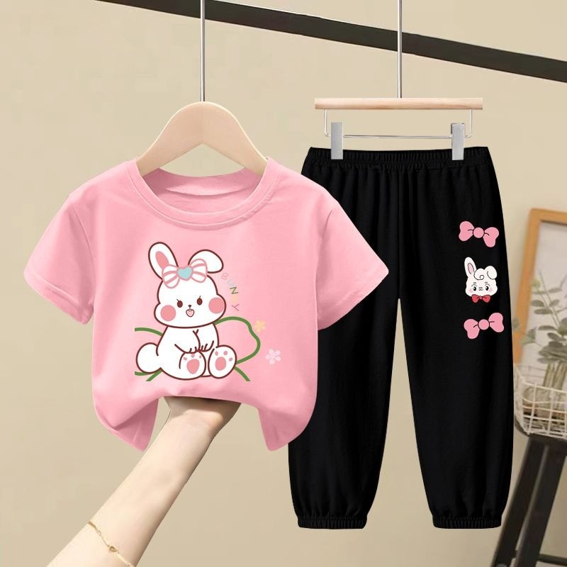 2025 อินเทรนด์กระต่ายสาวฤดูร้อนเสื้อผ้าหลวมพอดีแขนสั้นเสื้อยืดและกางเกงจ็อกเกอร์ชุดสองชิ้น

<p>“><center></p>
<h4></h4>
<p><p><font color=