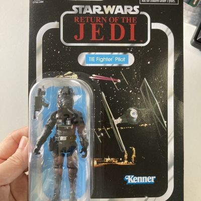 Hasbro Star Wars 12 ซม. TIE Pilot Titanium Fighter Pilot แลกเปลี่ยนไม่คืนเงินออกจากรุ่นพิมพ์