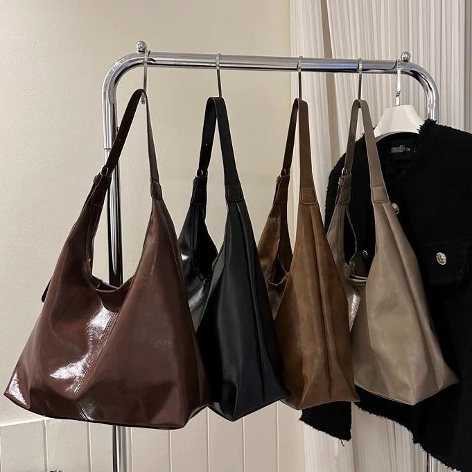 Halo studio พร้อมส่ง🔥 กระเป๋าสะพายไหล่ของผู้หญิง หนังPU กระเป๋าโท้ทใต้วงแขนลำลองสีทึบ ใส่ของได้เยอะสไตล์เกาหลีเหมาะกับคุณผู้หญิง