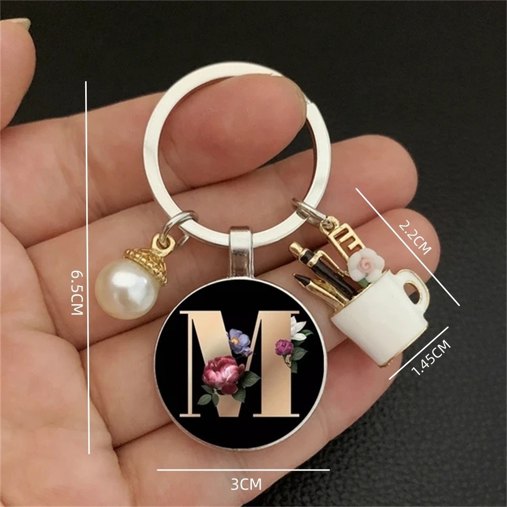 Simple สีดํา AZ ตัวอักษรพวงกุญแจจี ้ Charm ผู ้ ถือปากกาเคลือบพวงกุญแจมุกของขวัญวันครู