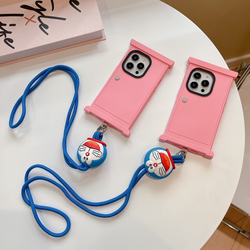 เคสโทรศัพท์มือถือ ซิลิโคน กันกระแทก ลายการ์ตูนโดราเอมอนน่ารัก พร้อมสายคล้อง สําหรับ IPhone 15 14 13 Pro Max 15 Pro