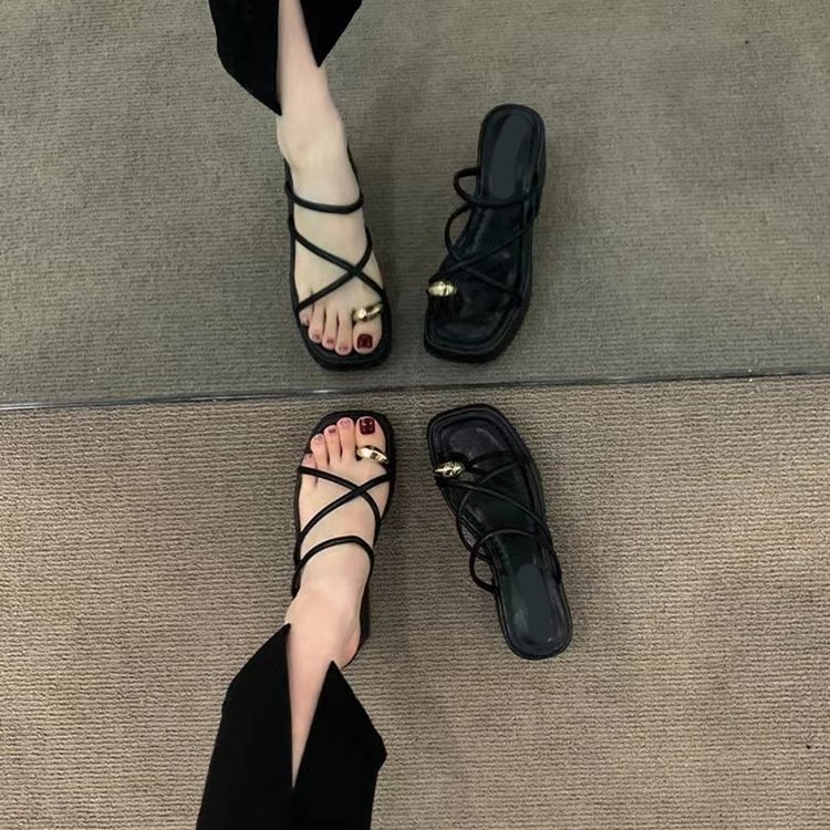 รองเท ้ าส ้ นสูงพลิกนิ ้ วเท ้ าผู ้ หญิงหนา Soled รองเท ้ าส ้ นหนา PU ยาง