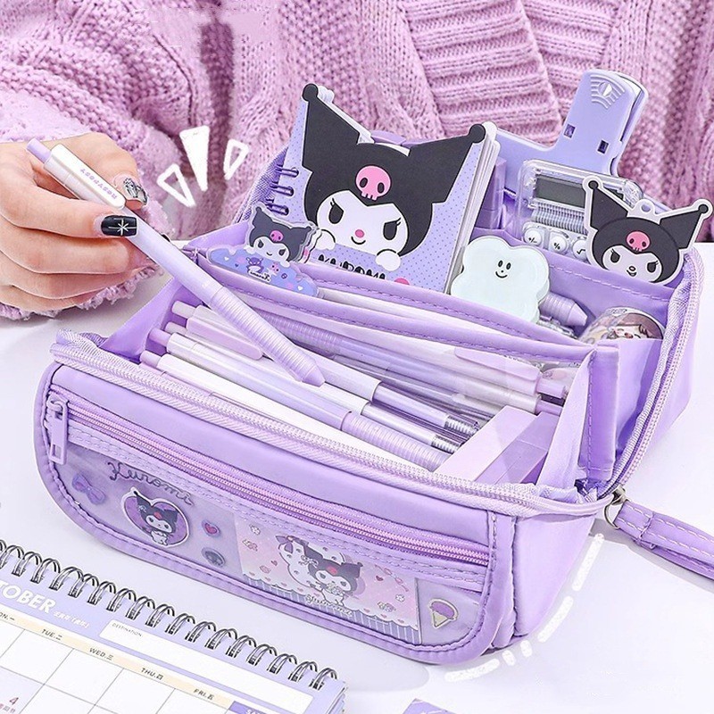 SANRIO ซานริโอ 9 ชั้นความจุขนาดใหญ่กรณีดินสอการ์ตูนน่ารักกล่องเครื่องเขียน คุโรมิ เครื่องเขียนถุงเก็บนักเรียนอุปกรณ์การเรียน
