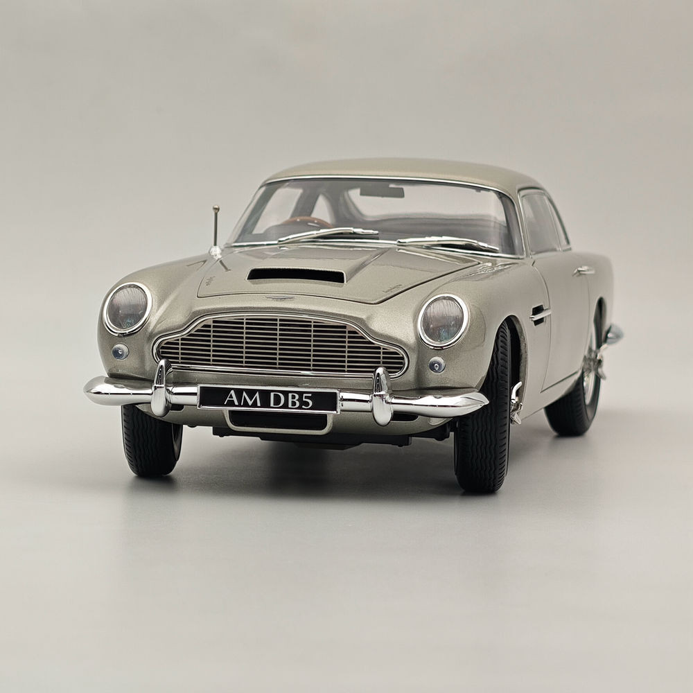 [ คลังสินค ้ าพร ้ อม จัดส ่ งรวดเร ็ ว ] 1 กล ่ อง 18 Aston Martin DB5 James Bond 007 Silver Die-Casting Car Model Series