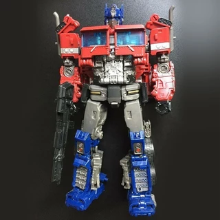 【จัดส่งทันที】ของเล่นแปลงร่างคลาส ของขวัญแปลงร่างของเล่น SS38 V Optimus Prime Commander Creative Gift