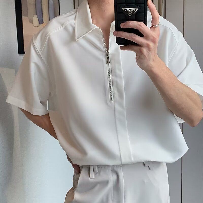 เสื้อคอปกผู้ชาย เทรนด์เกาหลี เสื้อโปโลแขนสั้นทรงหลวมซิปครึ่งลำลองทุกแมตช์ เสื้อโปโลชาย