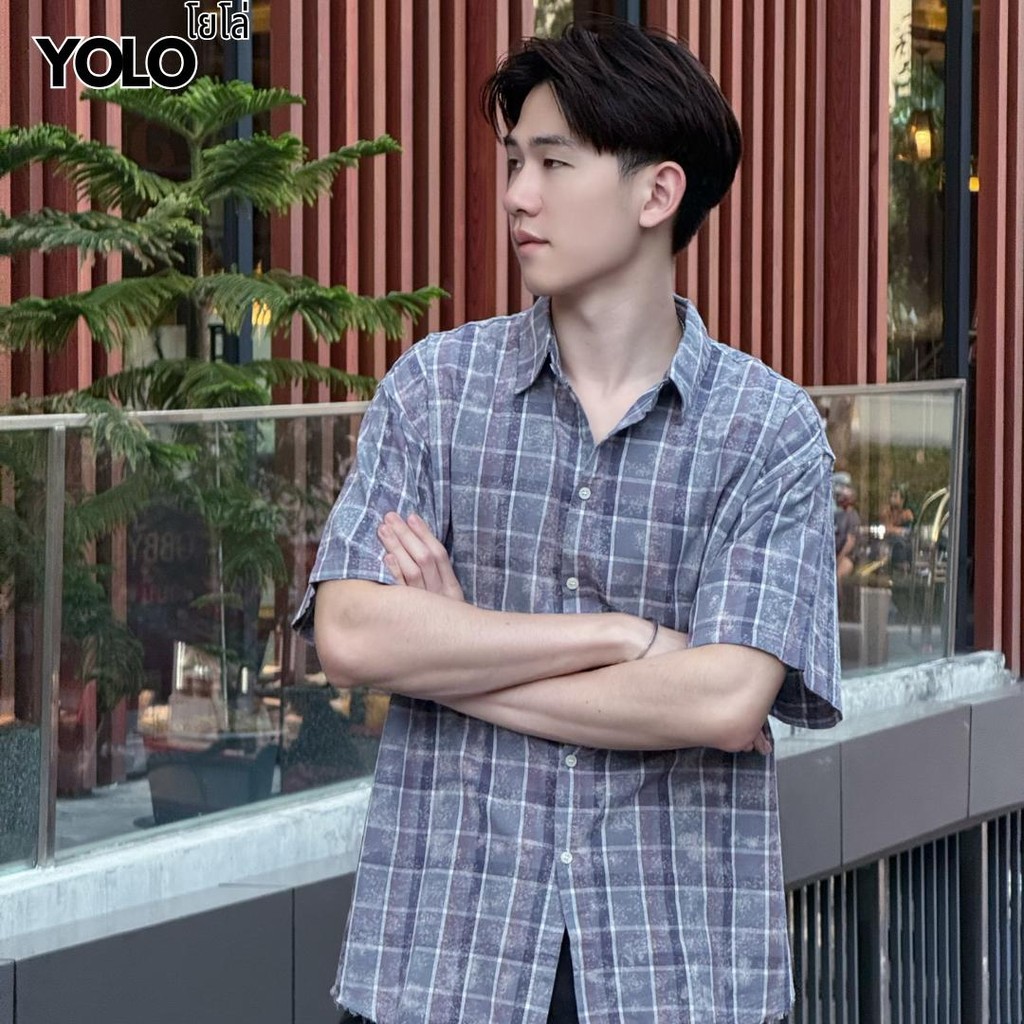 YOLO เสื้อเชิ้ต OVERSIZE เสื้อเชิ้ต เชิ้ตแขนสั้น ลายสก็อต แขนสั้น สีดำ 3959