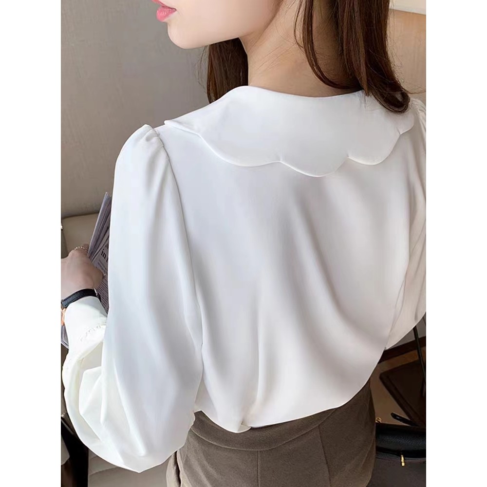 ชุดเสื้อเชิ้ตสีขาวสำหรับผู้หญิง แขนยาว สไตล์ใหม่ในฤดูใบไม้ร่วง เสื้อคอตุ๊กตา ดีไซน์ไม่ซ้ำใคร เสื้อเบ