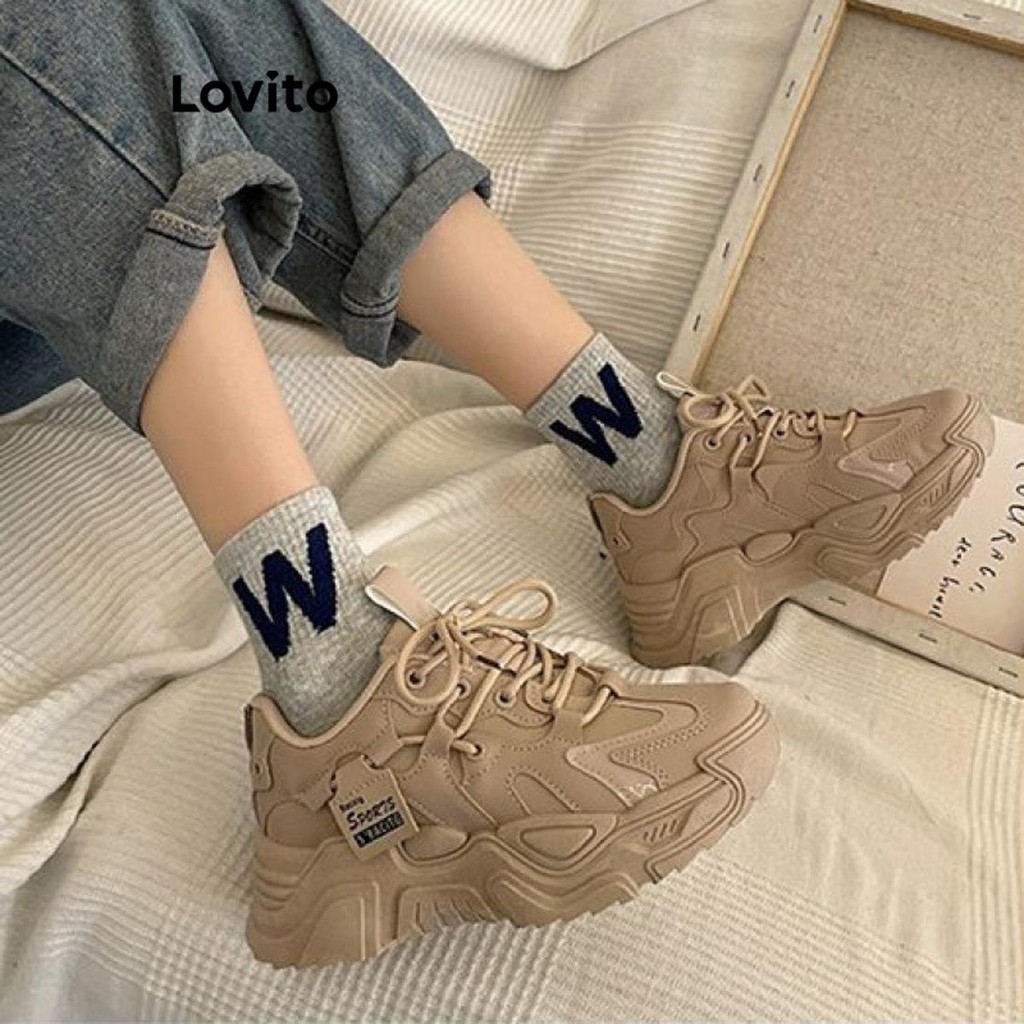 Lovito ลําลองธรรมดาเวอร์ชั่นเกาหลีอเนกประสงค์พื้นหนาเพิ่มความสูงรองเท้าผ้าใบระบายอากาศที่สะดวกสบายสําหรับผู้หญิง  LFA62230