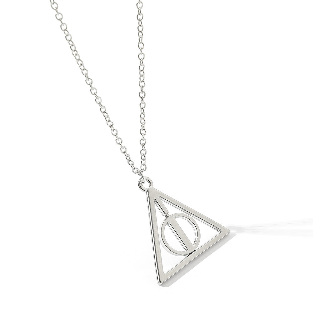 อะนิเมะ Deathly Hallows สามเหลี ่ ยม Rotatable จี ้ ตัวอักษรภาพยนตร ์ แฟชั ่ นเครื ่ องประดับ 60 ซม.สร ้ อยคอ