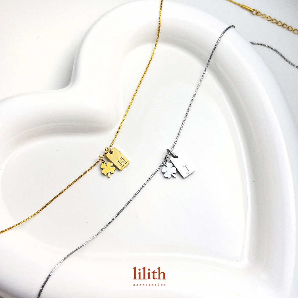 Lilith - Square letter charm w/clover necklace (gold) สร้อยคอ จี้อักษร