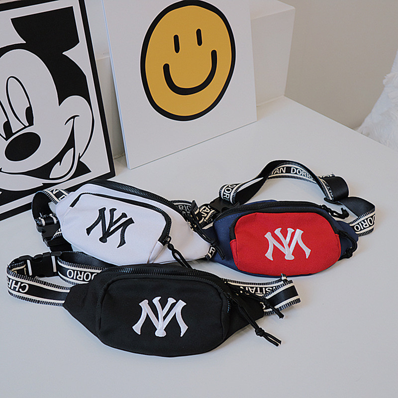 Amila กระเป๋าคาดหน้าอกแฟชั่นสไตล์เกาหลีส่วนบุคคลอินเทรนด์ Cool Letter เด็ก Casual All-Match Crossbody กระเป๋าไนลอน