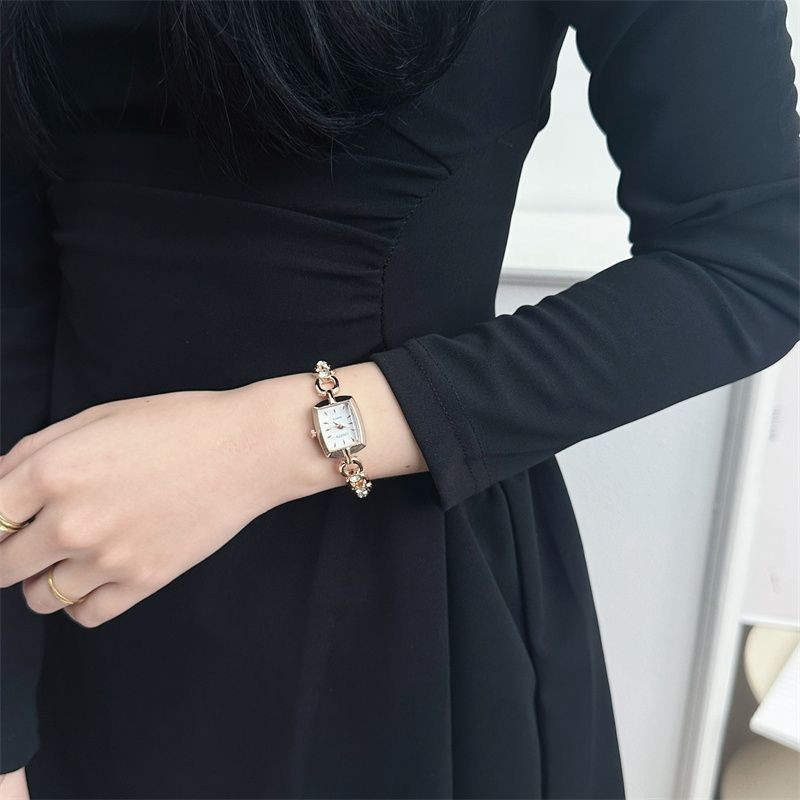 นาฬิกาข้อมือ สายโซ่เหล็ก ทรงสี่เหลี่ยมผืนผ้า ขนาดเล็ก หรูหรา แบบเรียบง่าย - รูปที่ 2