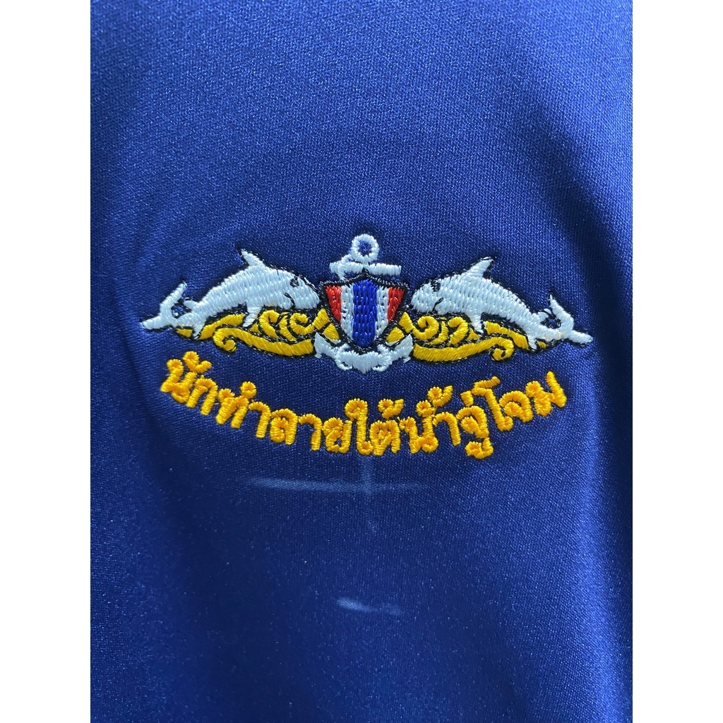 เสื้อยืดผ้ามันไมโคร  สีกรมท่า ปักนักทำลายใต้น้ำจู่โจม