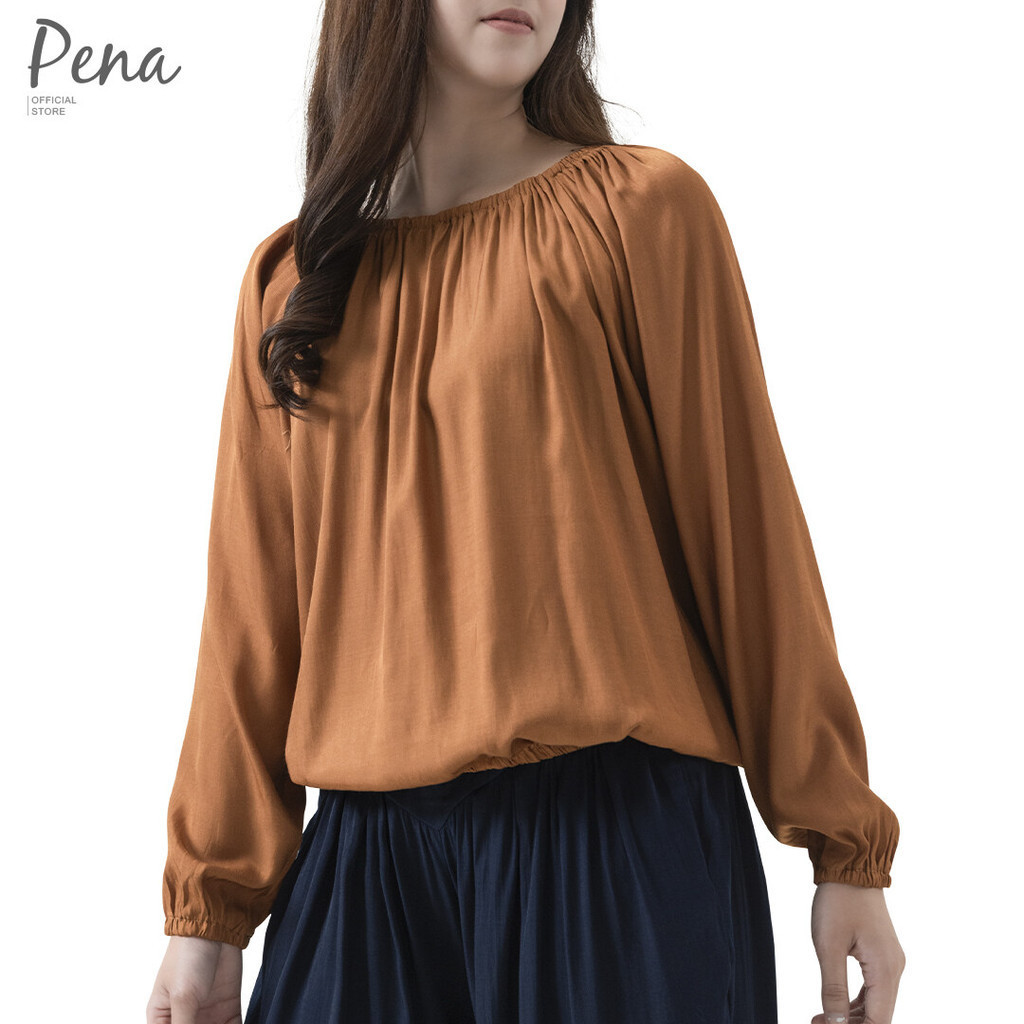 Pena house เสื้อเบลาส์ แขนยาว เดินยางยืดรอบคอ สีพื้น รุ่น POSL112302
