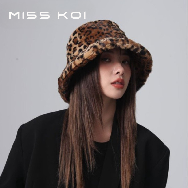 Misskoi [คลังสินค้าพร้อม] หมวกกันแดดฤดูใบไม้ร่วงฤดูหนาวน่ารักแฟชั่นป้องกันหูหมวกอ่างหมวกสวมหัวที่อบอุ่นหนาหมวกหญิงทุกการแข่งขันออกนอกบ้านอินเทรนด์