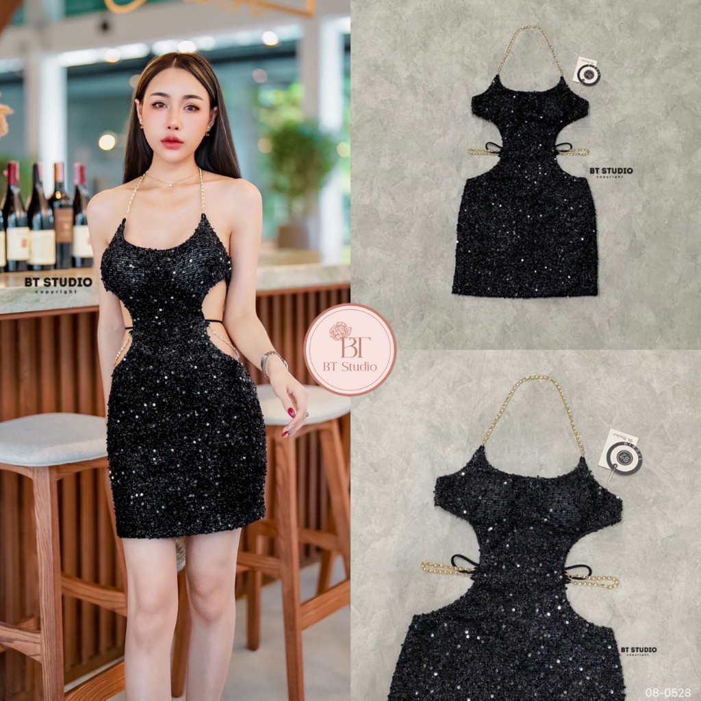 Shop_DD (พร้อมส่ง) BT64-0528 เดรสสั้นสายเดี่ยว เว้าเอว เนื้อผ้ากริตเตอร์สีดำ สายโซ่คล้องคอ By K. น่า