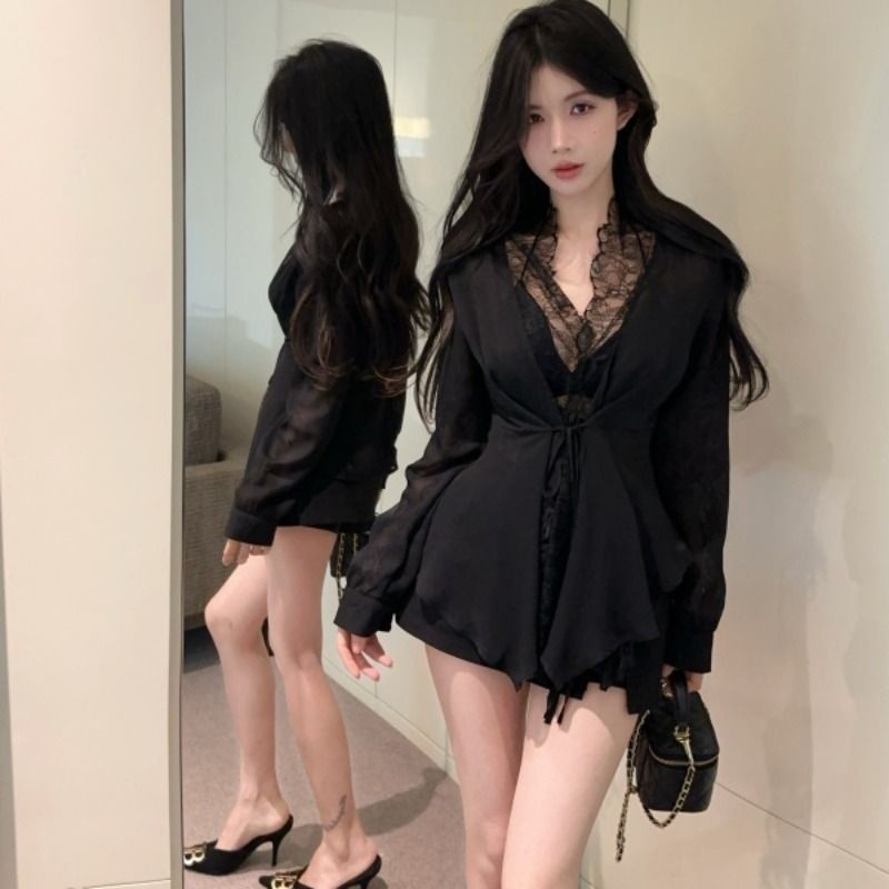 คอลเลกชัน [4089 คน] เสื้อเชิ้ตแขนยาวคอวีลูกไม้เย็บลูกไม้สำหรับผู้หญิง ฤดูร้อน สีดำ ดีไซน์เสื้อเบลาส์รัดรูป Pure Desire