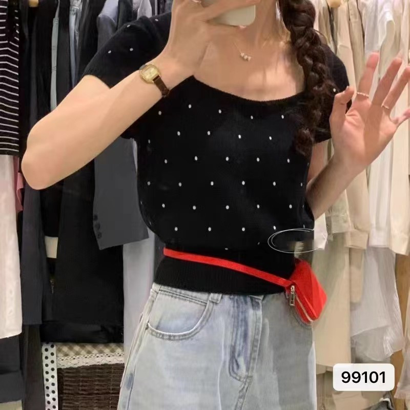 แขนสั้นผู้ชายลายจุดคอเหลี่ยมหวานอ่อนเยาว์ หลากหลายใช้งานได้ Happy Me Weave PCHE 7ZS0