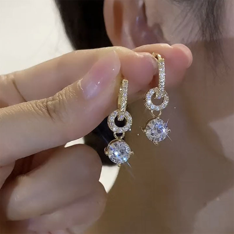ต่างหูเพทาย สวยหรู สไตล์ใหม่