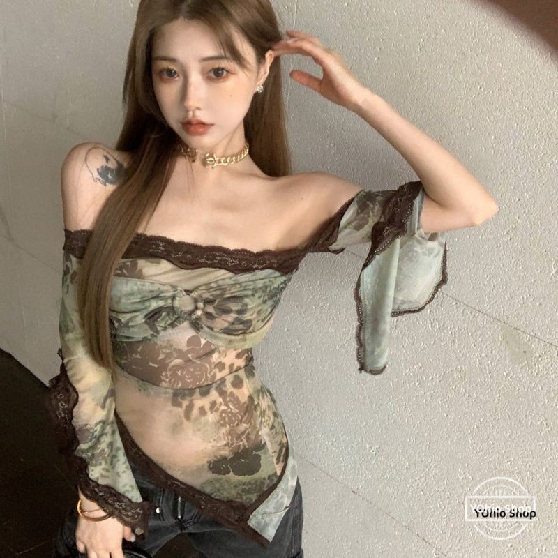 ผู ้ หญิงเสือดาวพิมพ ์ ลูกไม ้ เย ็ บปะติดปะต ่ อกันตาข ่ ายยืดหยุ ่ นไม ่ สม ่ ําเสมอด ้ านบน