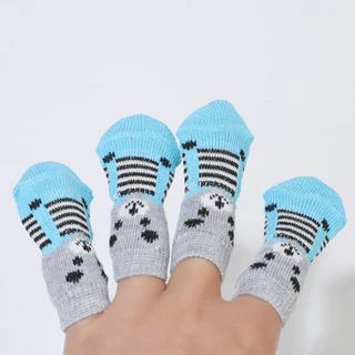 1แพ๊คมี4ชิ้น ถุงเท้าสุนัข สัตว์เลี้ยงลวดลายน่ารัก Anti-Slip ถุงเท้าถักสำหรับสุนัขขนาดเล็ก Warm Paw Protector