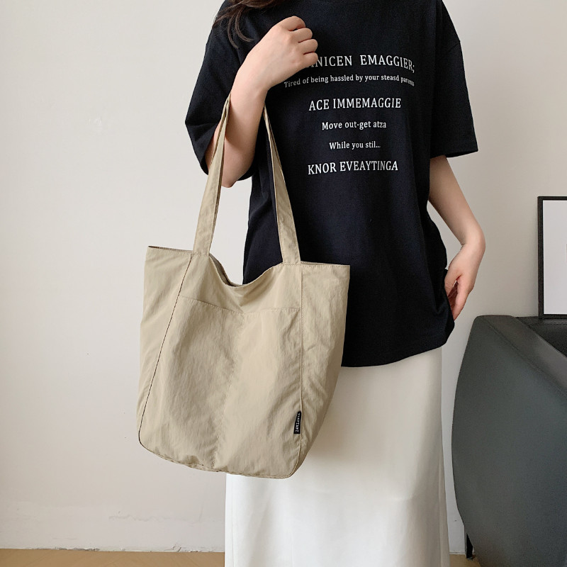 ญี่ปุ่น Soft Tote Bag กระเป๋าสะพายลําลองผู้หญิงผ้าใบกระเป๋ามีซิป