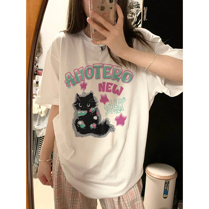 COD (กรุงเทพจัดส่งสินค้า)BOOM Shop เสื้อยืด oversize - การ์ตูนน่ารักแมวดำพิมพ์เสื้อยืดแขนสั้นผู้หญิง เสื้อยืดคอกลม