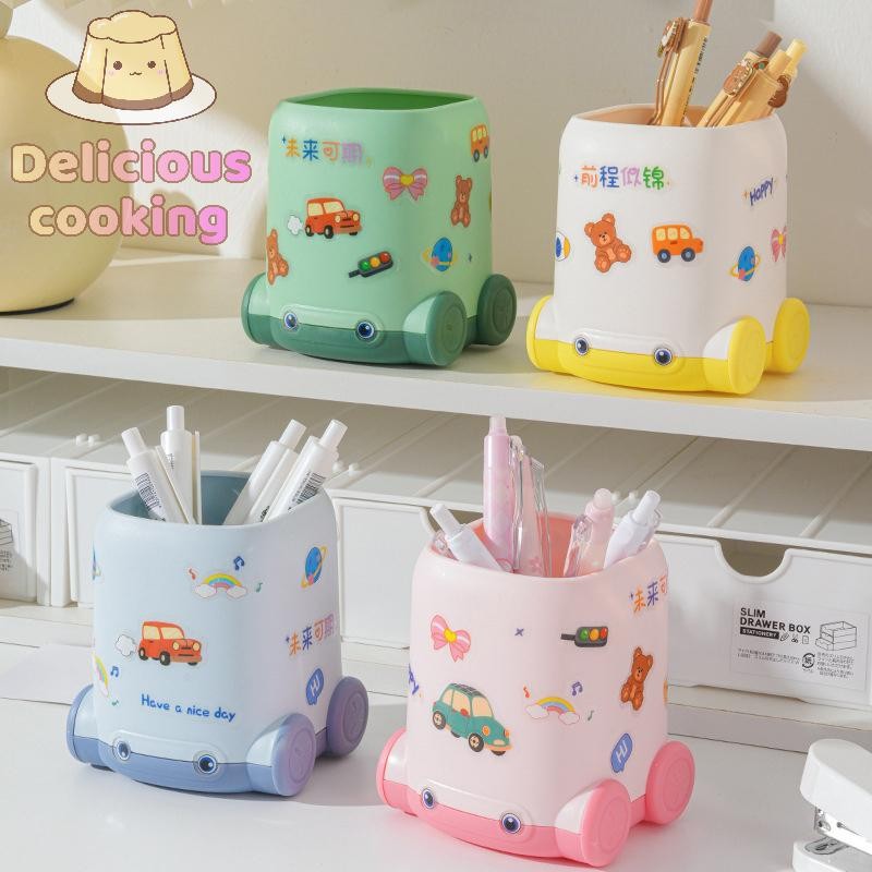 [ทําอาหารอร่อย] กล่องดินสอการ์ตูนรูปทรงรถน่ารักภาชนะปากกาสร้างสรรค์สก์ท็อปเครื่องเขียนชั้นเก็บแฟชั่นนักเรียนภาชนะปากกาของขวัญ[ใหม่]