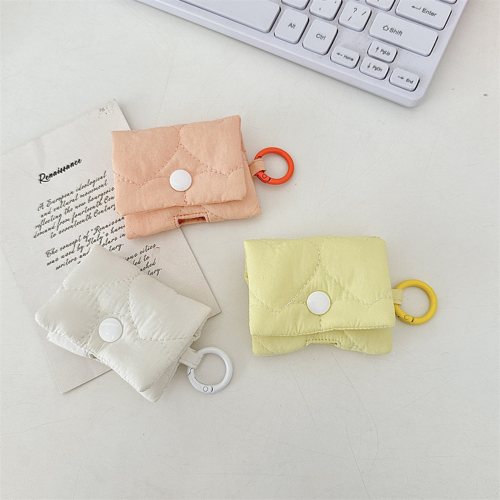 Love Heart Quilted Macaronกระเป๋าใส่เหรียญInsสไตล์ใหม่AirPodsชุดหูฟังบลูทูธน่ารักสีธรรมดาชุดหูฟังการจัดเก็บป้องกันกระเป๋านุ่ม